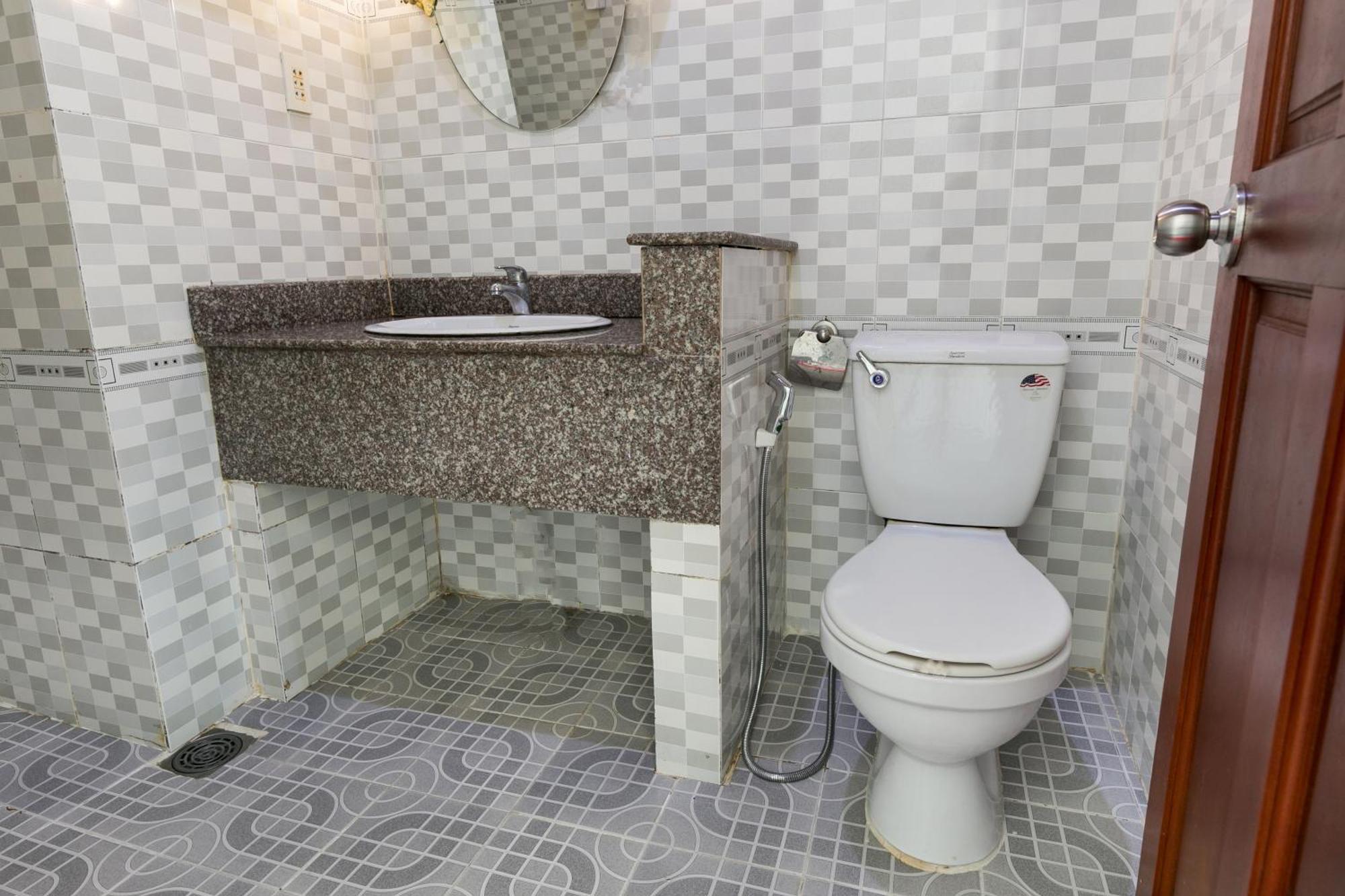 Oyo 975 Trung Nam Hotel 2*